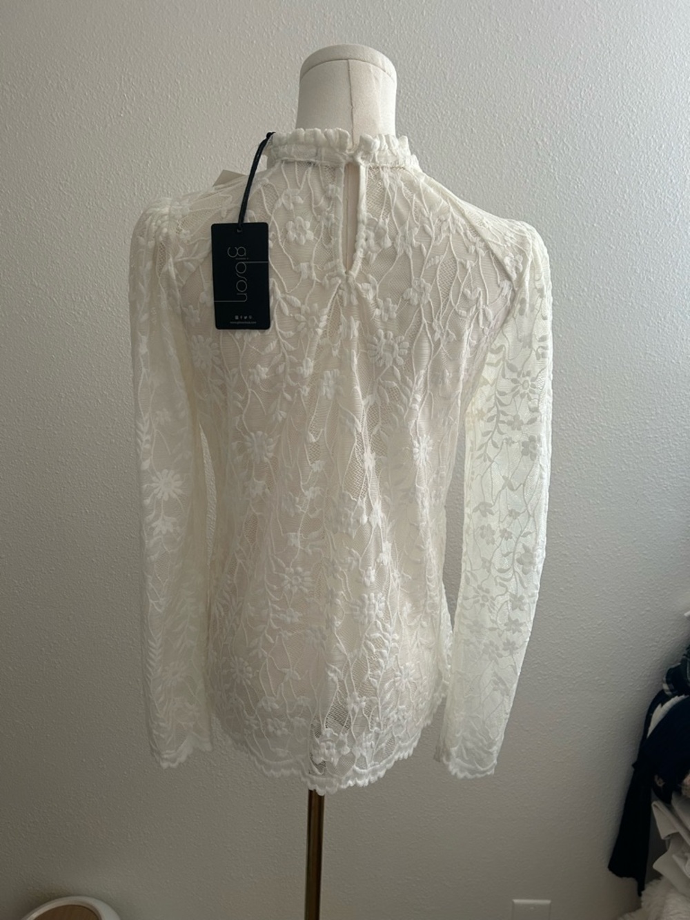 Gibson Off White Lace Blouse - Picture 3 of 7